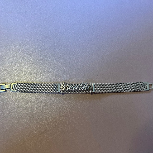 NWT Keep Collective Stella & Dot Silver 'Breathe' Charm and silver mesh bracelet - Picture 4 of 4